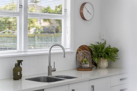 Photo of property in 17b Roseneath Place, Birkdale, Auckland, 0626