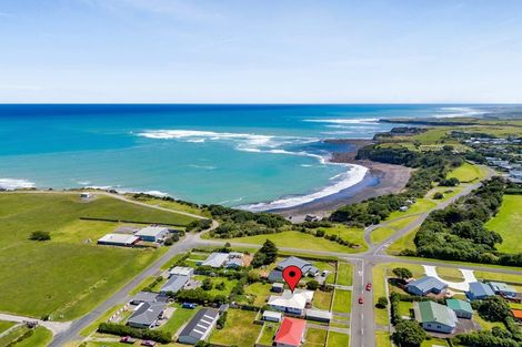 Photo of property in 32 Dieffenbach Street, Opunake, 4616