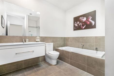 Photo of property in 6 Gallantry Crescent, Papakura, 2110