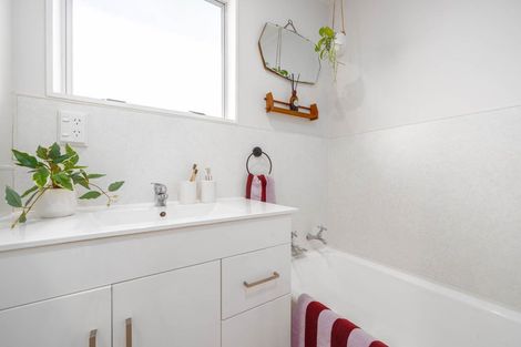 Photo of property in 10 Mallard Grove, Churton Park, Wellington, 6037