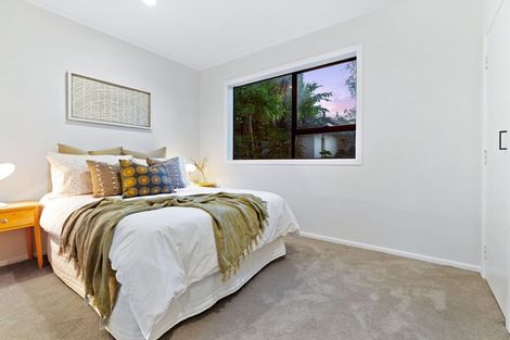 Photo of property in 11 Ranui Station Road, Ranui, Auckland, 0612
