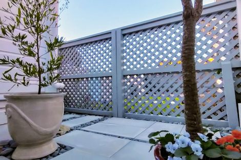 Photo of property in 127 Muritai Road, Eastbourne, Lower Hutt, 5013