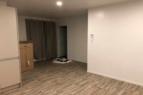 Photo of property in 12 Red Hills Road, Massey, Auckland, 0614