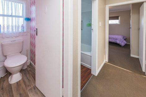 Photo of property in 28 Miro Street, Castlecliff, Whanganui, 4501