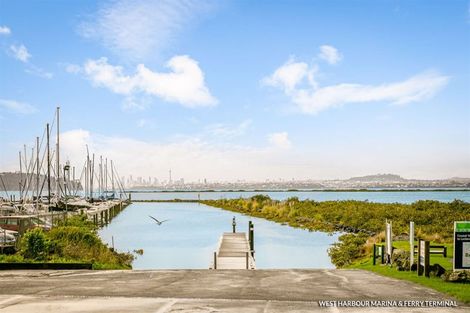 Photo of property in 9s Clearwater Cove, West Harbour, Auckland, 0618