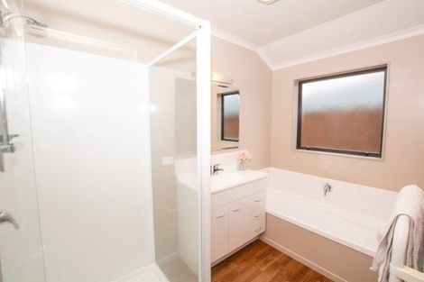 Photo of property in 18 Rosella Drive, Welcome Bay, Tauranga, 3112