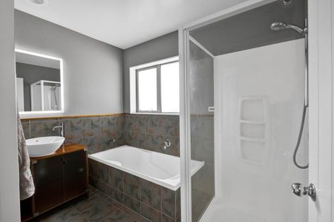 Photo of property in 201 Heta Road, Merrilands, New Plymouth, 4312