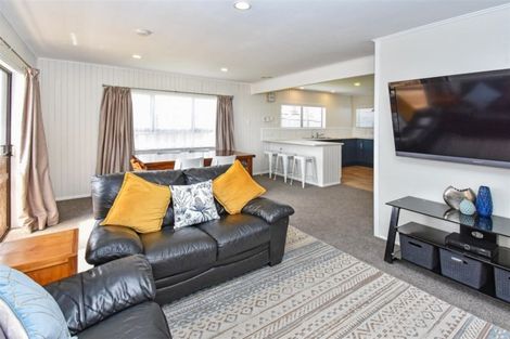 Photo of property in 17 Mellsop Avenue, Waiuku, 2123