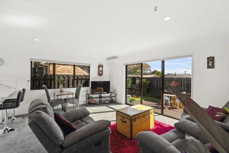 Photo of property in 2/10 Great South Road, Papakura, 2110