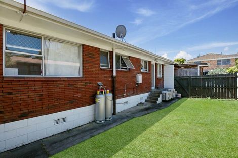 Photo of property in 2/2 Chevis Place, Pakuranga, Auckland, 2010