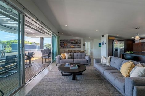 Photo of property in 32 Taumata Road, Omaha, 0986