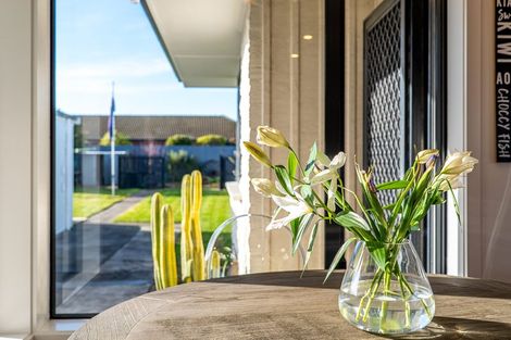 Photo of property in 320 Main North Road, Redwood, Christchurch, 8051