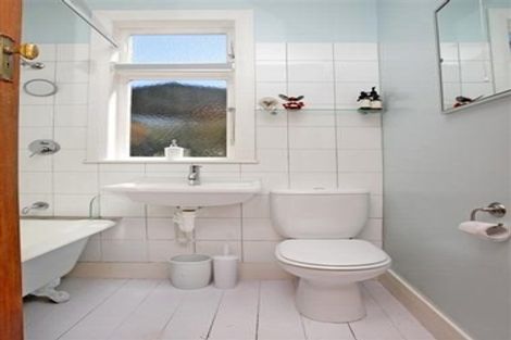 Photo of property in 16 Akatea Street, Berhampore, Wellington, 6023