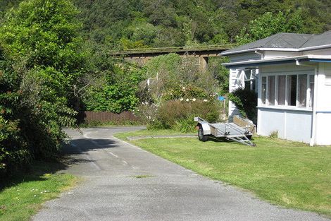 Photo of property in 72 Devon Street, Picton, 7220