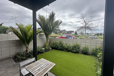 Photo of property in 28 Te Oneroa Way, Long Bay, Auckland, 0630