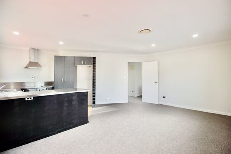 Photo of property in 88 Lantana Road, Green Bay, Auckland, 0604