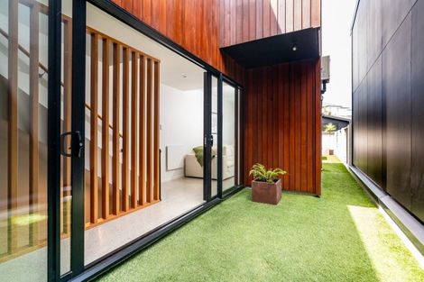 Photo of property in 2/50 Mandalay Terrace, Khandallah, Wellington, 6035