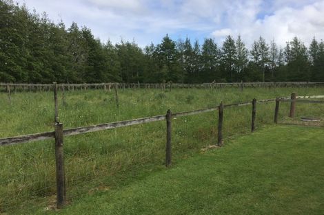 Photo of property in 60 Lathrope Road, Kumeu, 0892