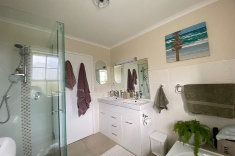 Photo of property in 3/26a Penning Road, Castor Bay, Auckland, 0620