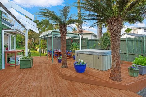 Photo of property in 23 Pinewood Grove, Botany Downs, Auckland, 2010