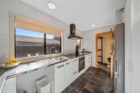 Photo of property in 2/52 Athlone Crescent, Avalon, Lower Hutt, 5011