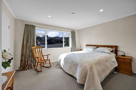 Photo of property in 15 Anderson Way, Highlands Park, New Plymouth, 4312
