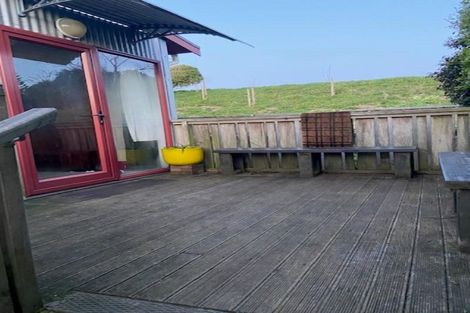 Photo of property in 186 Newlands Road, Newlands, Wellington, 6037