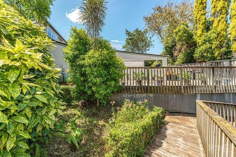Photo of property in 2 Burtts Road, Durie Hill, Whanganui, 4500