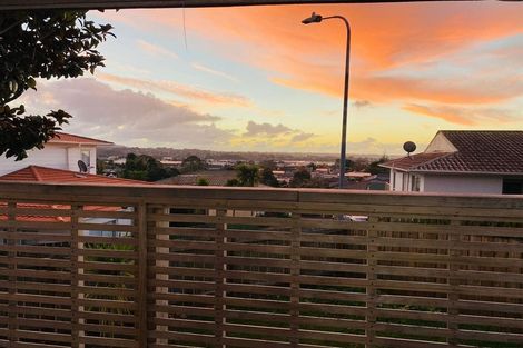 Photo of property in 2/39 Sungrove Rise, Sunnyvale, Auckland, 0612