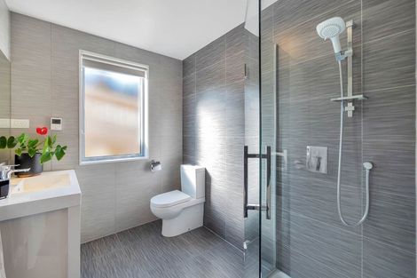 Photo of property in 49 South Kensington Way, Henderson, Auckland, 0612