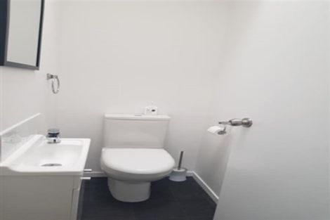 Photo of property in 1a Shortland Street, Lower Vogeltown, New Plymouth, 4310