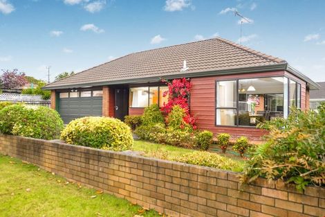 Photo of property in 1/24 Woodbridge Lane, Milford, Auckland, 0620