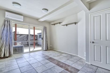 Photo of property in 46 Farquhar Road, Glendene, Auckland, 0602