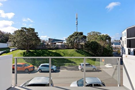 Photo of property in 3/14 Atkinson Street, Newlands, Wellington, 6037