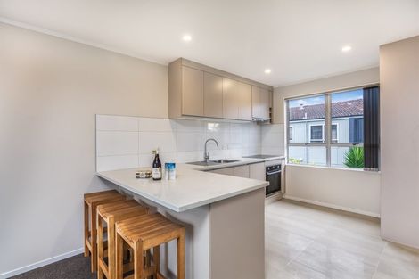 Photo of property in 2/47 Point Chevalier Road, Point Chevalier, Auckland, 1022