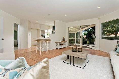 Photo of property in 17 Goldfinch Rise, Unsworth Heights, Auckland, 0632