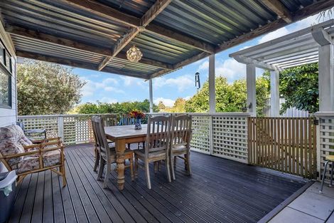 Photo of property in 3 Hamilton Drive, Waiuku, 2123