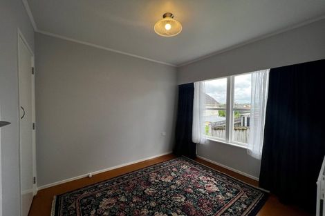 Photo of property in 1/31 Marcel Place, Glenfield, Auckland, 0629