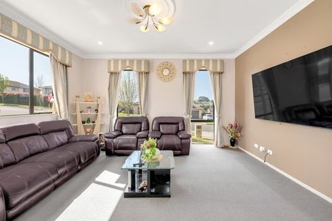 Photo of property in 26 Chateau Rise, Flat Bush, Auckland, 2016