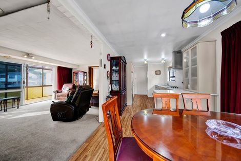 Photo of property in 32 Beaumont Crescent, Frankleigh Park, New Plymouth, 4310