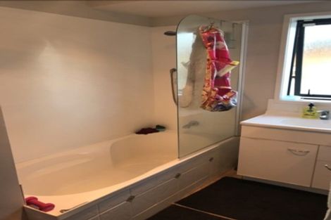 Photo of property in 27 Tussock Avenue, Mangere, Auckland, 2022