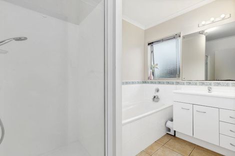 Photo of property in 22 Carisbrook Crescent, Papakura, 2110