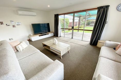 Photo of property in 15 Oldwood Street, Bishopdale, Christchurch, 8053