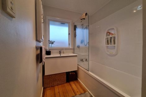 Photo of property in 1 Selwyn Crescent, Forrest Hill, Auckland, 0620