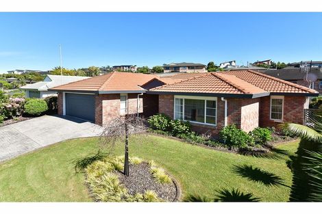 Photo of property in 110 Lakeside Drive, Orewa, 0931