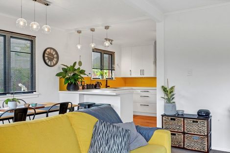 Photo of property in 10 Beaumont Crescent, Frankleigh Park, New Plymouth, 4310