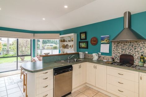 Photo of property in 17 Lorna Irene Drive, Raumati South, Paraparaumu, 5032