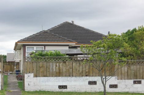 Photo of property in 70 Archibald Road, Kelston, Auckland, 0602