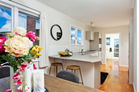 Photo of property in 2/52 Verran Road, Birkdale, Auckland, 0626