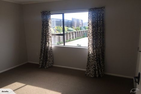 Photo of property in 18 Rice Crescent, Newlands, Wellington, 6037